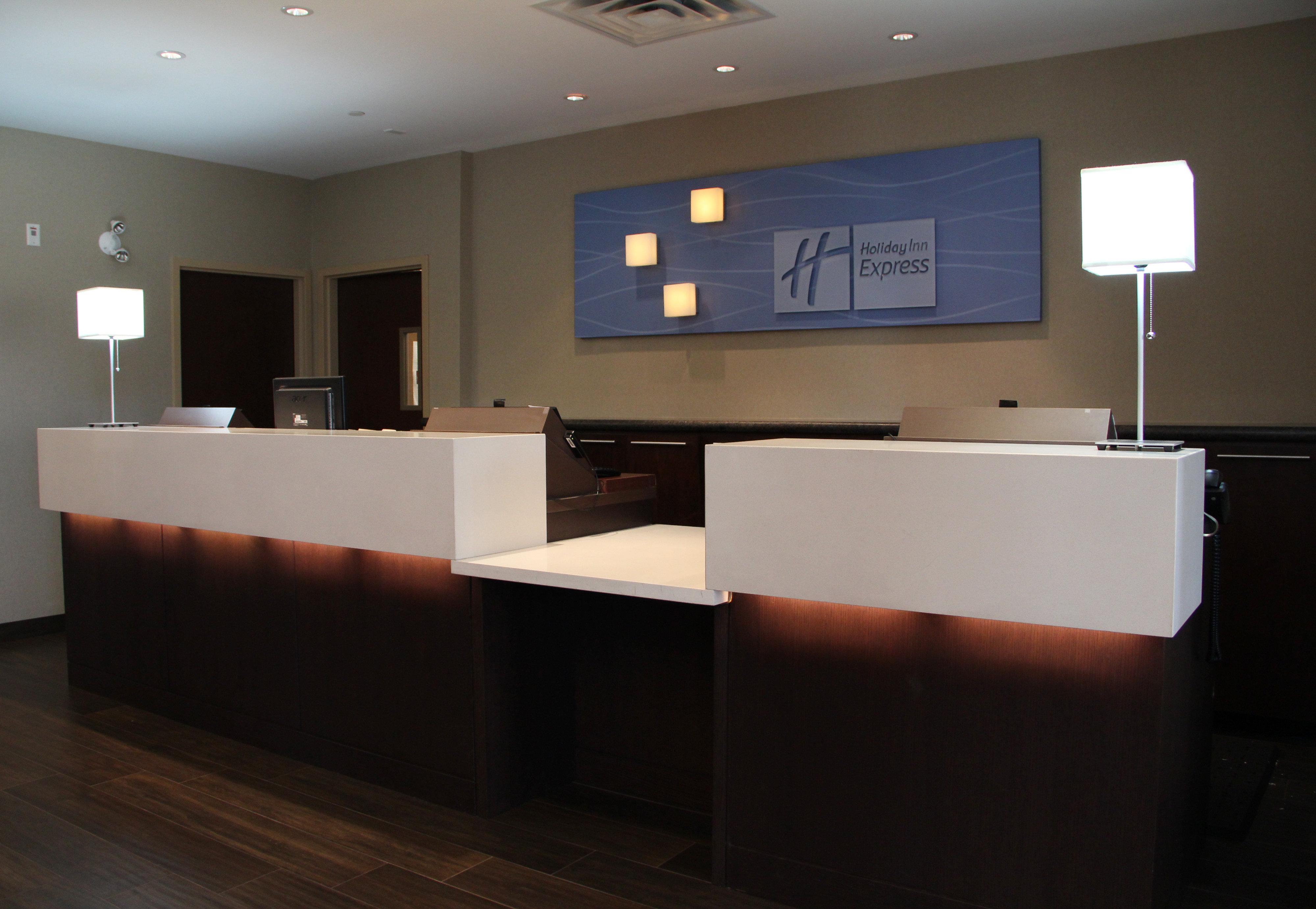 Holiday Inn Express & Suites Riverport Richmond By Ihg Exterior foto