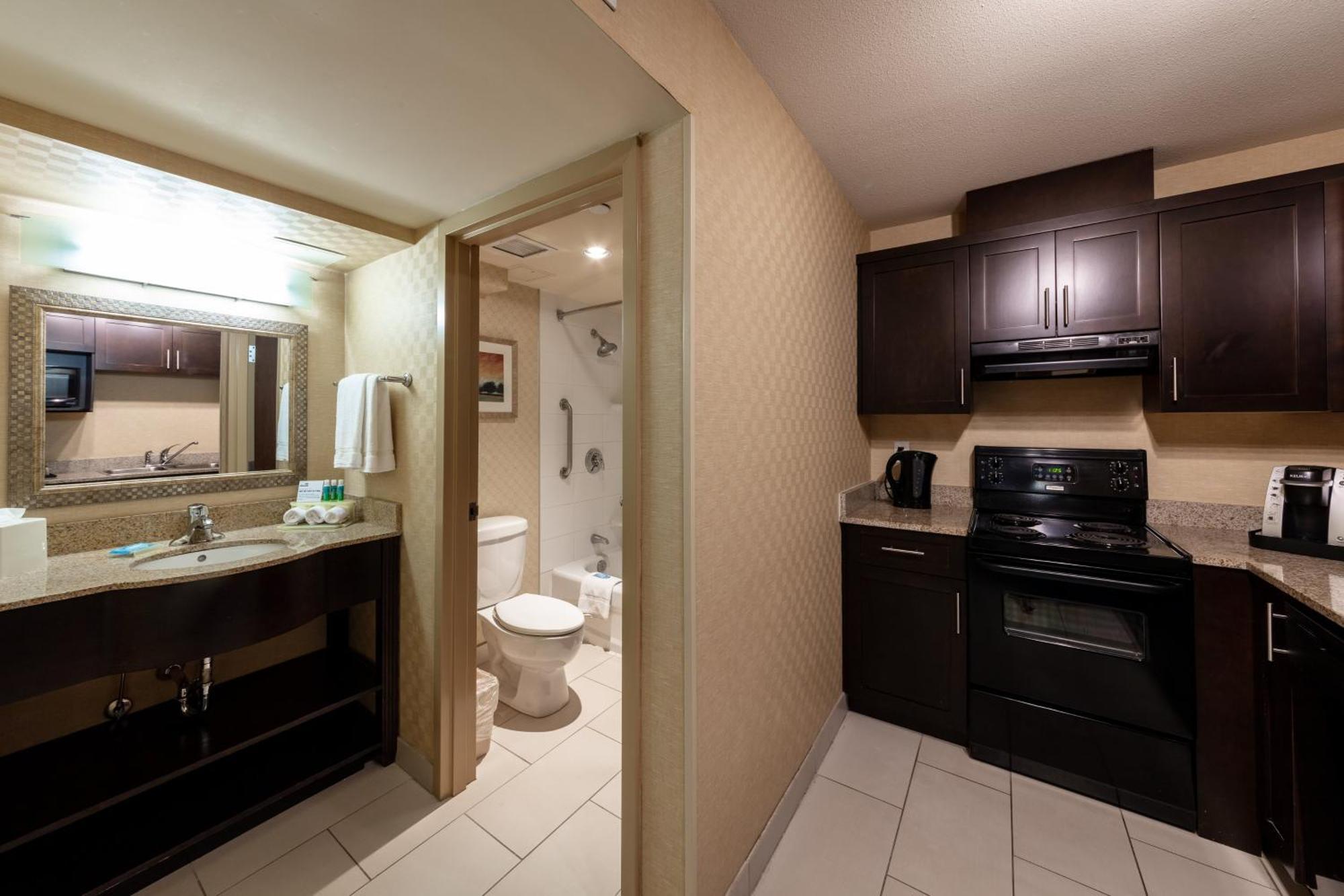 Holiday Inn Express & Suites Riverport Richmond By Ihg Exterior foto