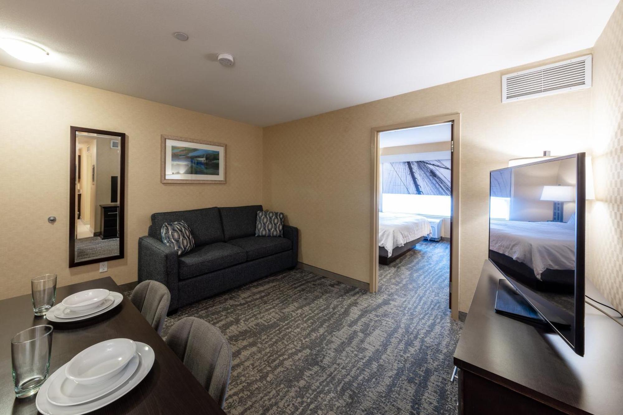 Holiday Inn Express & Suites Riverport Richmond By Ihg Exterior foto