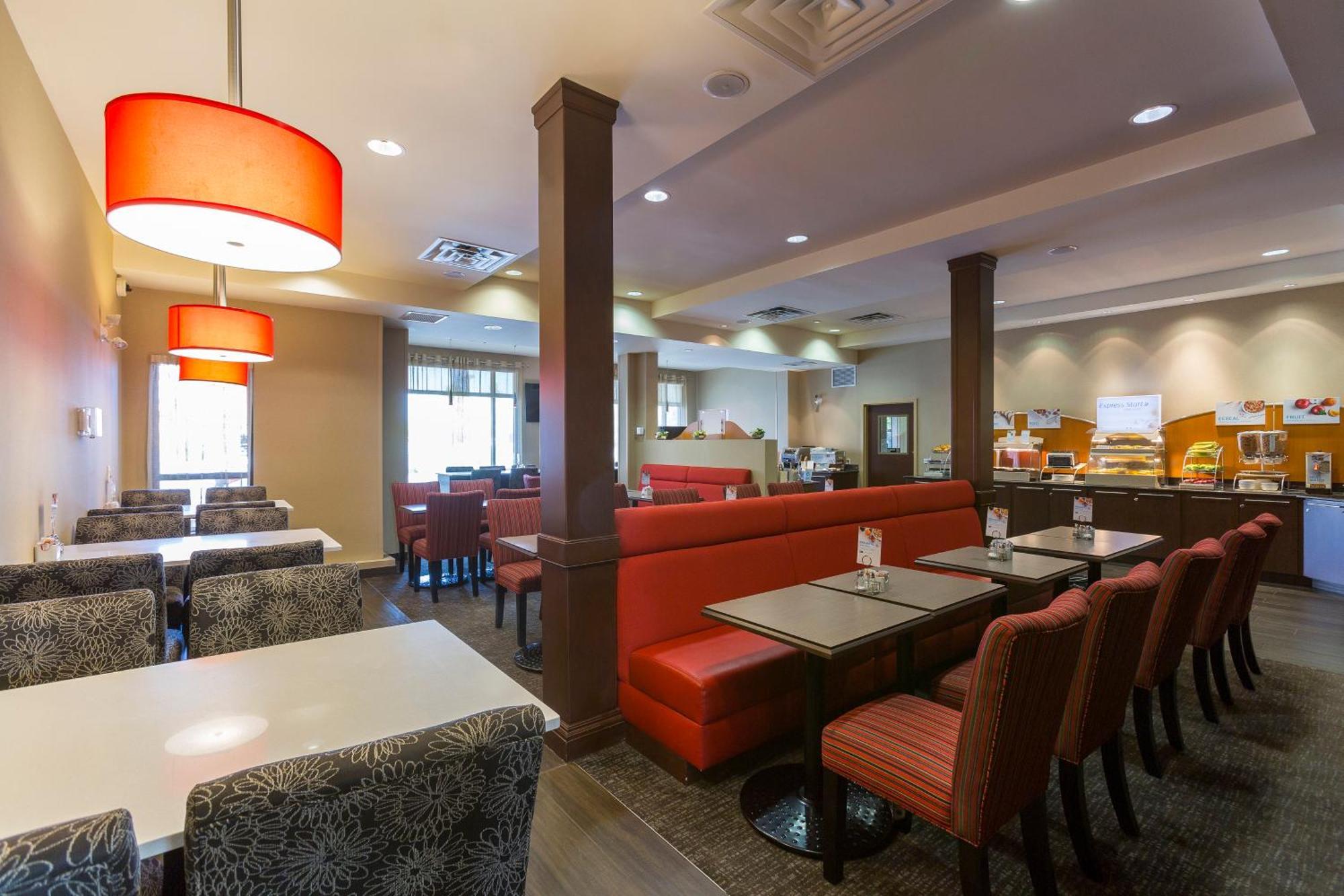 Holiday Inn Express & Suites Riverport Richmond By Ihg Exterior foto